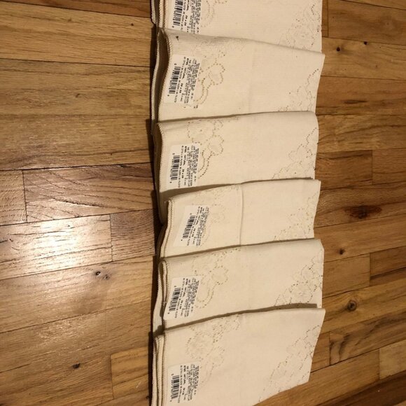 ABC Carpet and Home: Lace Tablecloth and Napkins - Picture 2 of 5